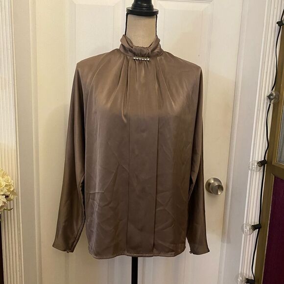 Simorra Barcelona mock neck satin blouse ( with brooch), size 40(M) - Picture 1 of 10